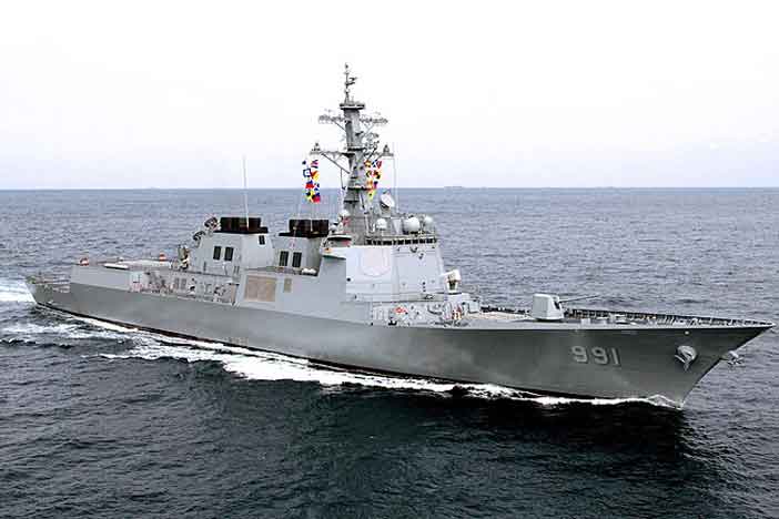 HD HHI build naval warship.