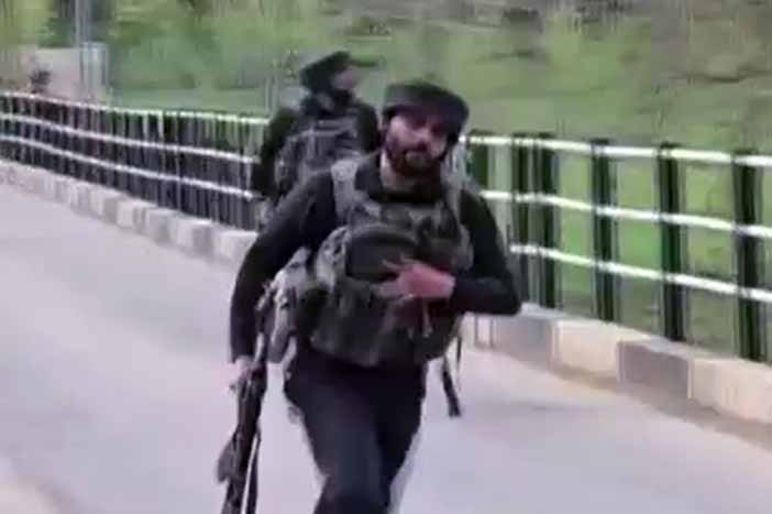 Indian Army Soldiers Rushing to Pahalgam Terror Attack Site.